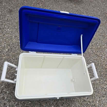 Photo of free Ice Chest (94041) #3