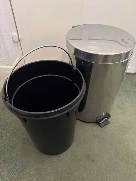 Photo of free Pedal bin missing pedal but wirking (Welling DA16) #3