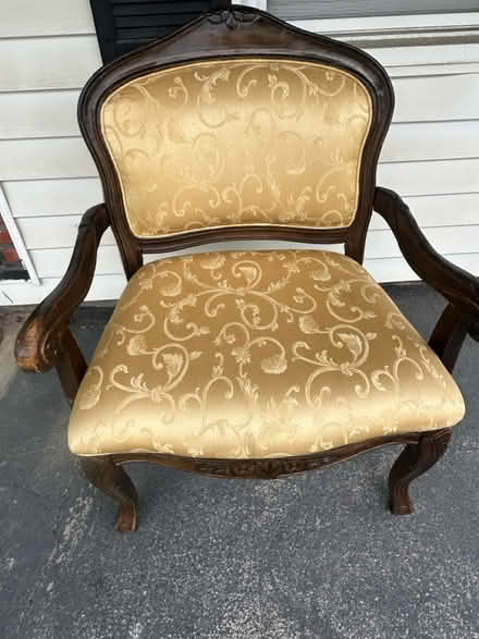 Photo of free Antique chair (Glasco) #3