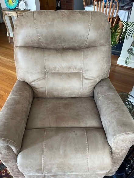 Photo of free Electric recliner/stand-up chair (Cambridge MD.) #1