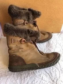 Photo of free Suede ankle winter boots size 5 (L5L 5P5) #2