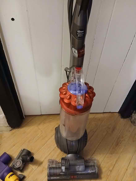 Photo of free Dyson vacuum cleaner (Wentnor SY9) #2