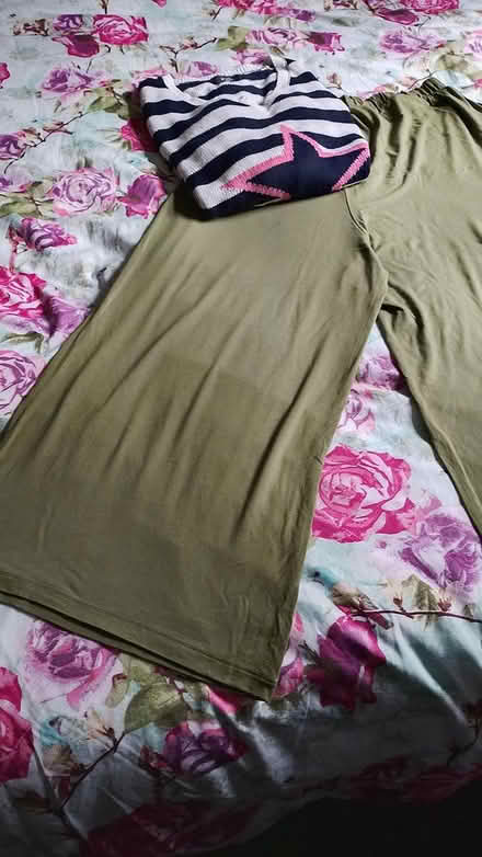 Photo of free Ladies bundle size 18/20 (Chesser EH14) #2