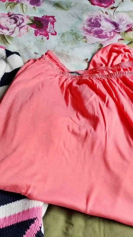 Photo of free Ladies bundle size 18/20 (Chesser EH14) #4
