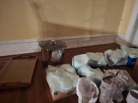 Photo of free dishwares and others (Logan section) #1