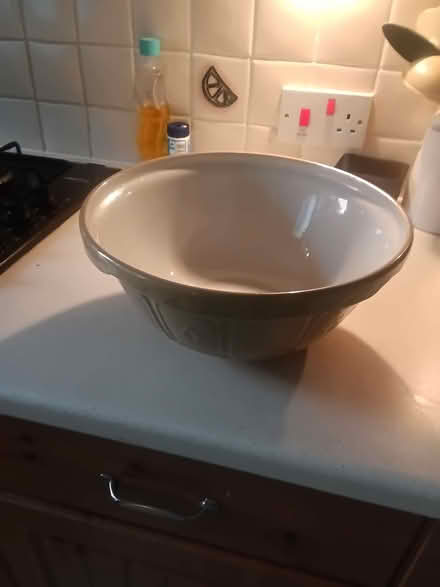 Photo of free 12" 30 cm mixing bowl (Great Linford MK14) #2