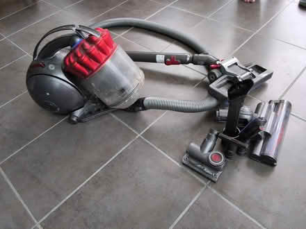 Photo of free Dyson vacuum cleaner (Barton-le-Clay .MK45) #1