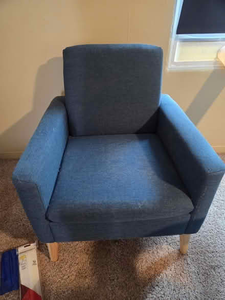 Photo of free Blue chair (Kerns) #1