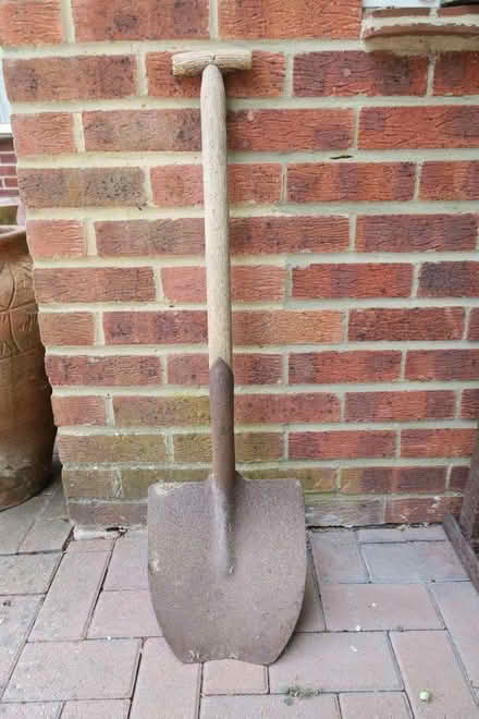 Photo of free Shovel (vintage) (Purley on Thames RG31) #1