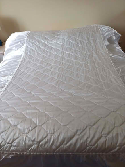 Photo of free Bedspread (Lye DY9) #1