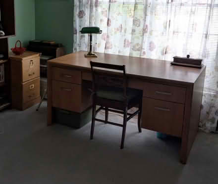 Photo of free Desk (Three bridges) #1