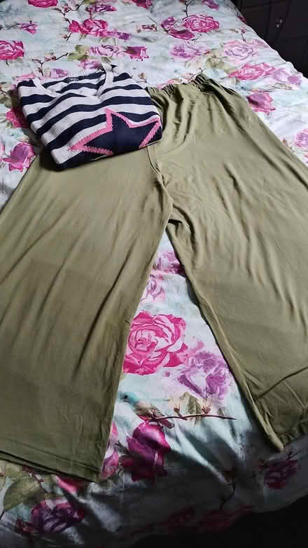 Photo of free Ladies bundle size 18/20 (Chesser EH14) #3