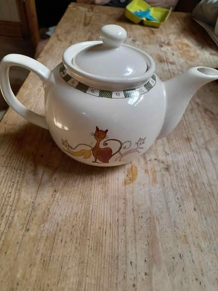Photo of free China teapot (Enfield EN2) #1