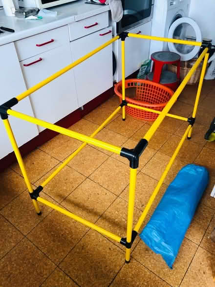 Photo of free 16 Tube Frame With 8 Joiners & Bag (By Oakleigh Park station EN4) #1