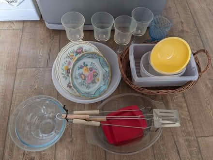 Photo of free Various kitchen items (Brondesbury NW2) #1
