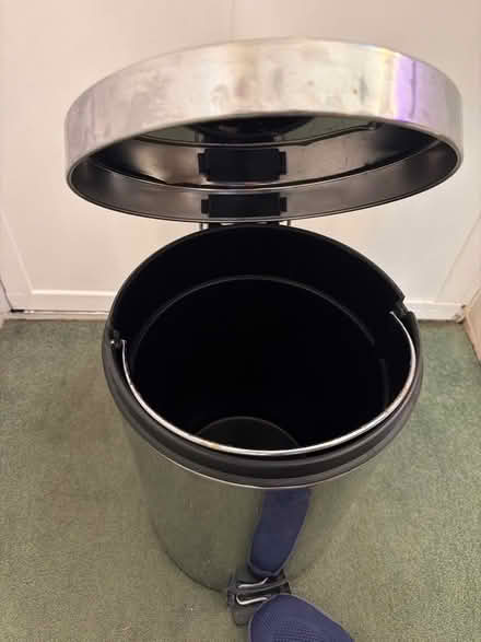 Photo of free Pedal bin missing pedal but wirking (Welling DA16) #4