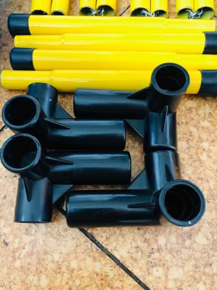 Photo of free 16 Tube Frame With 8 Joiners & Bag (By Oakleigh Park station EN4) #3