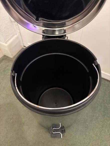 Photo of free Pedal bin missing pedal but wirking (Welling DA16) #2
