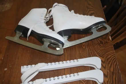 Photo of free Girl Skates, Size 1, Leather (gatineau ave & de bourgogne st) #1