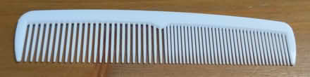 Photo of free White Plastic Comb (Welling DA16) #1