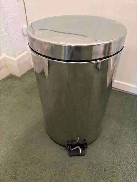 Photo of free Pedal bin missing pedal but wirking (Welling DA16) #1