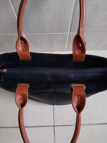 Photo of free Tote bag / Shoulder bag (South Wimbledon SW19) #4