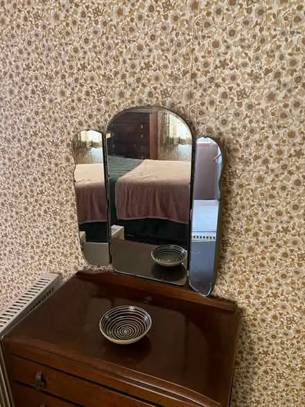 Photo of free chest of drawers with mirror (Headington OX3) #2