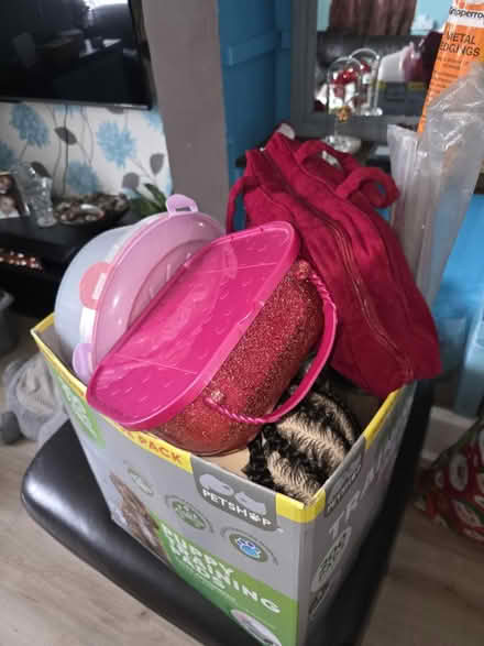 Photo of free 2 boxes of household items (Luton LU2) #1