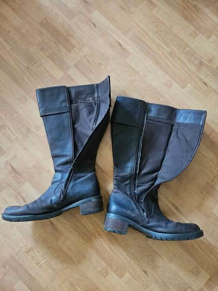 Photo of free Ladies brown boots size 6.5 (N1) (N1 0qu) #2