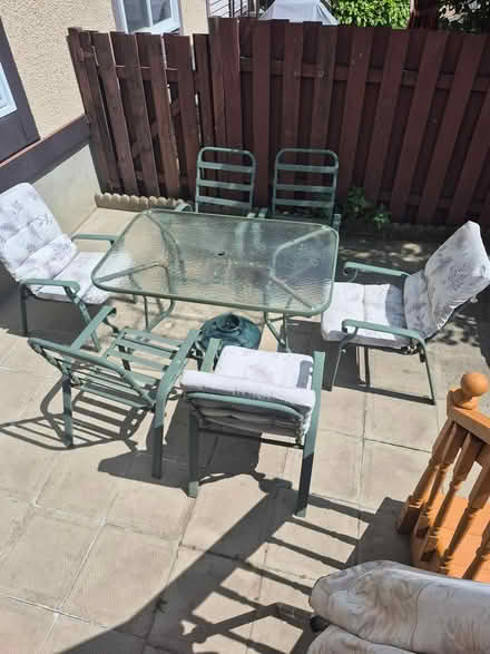 Photo of free Table de jardin (Chatelain village) #1