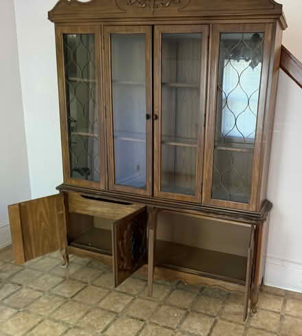 Photo of free vintage bassett china cabinet (Woodside, NY) #3