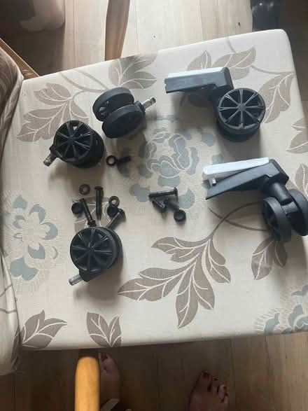 Photo of free GT Force gaming chair broken legs (Putney SW15) #4