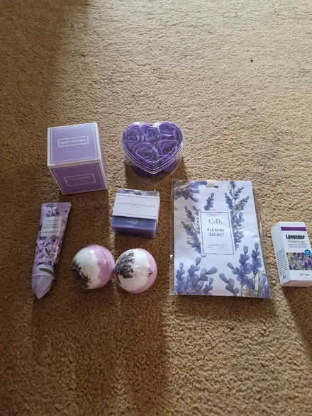 Photo of free Bath set (Wildridings RG12) #2