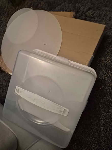 Photo of free Cake Carrier and Cake Stand (Balsall Heath B12) #1