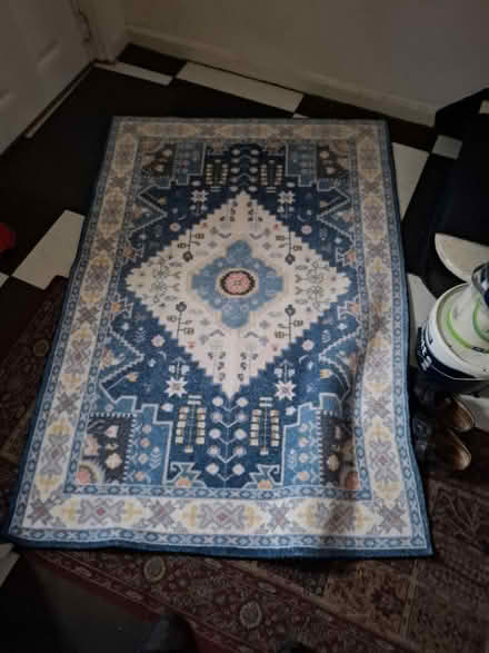 Photo of free Large pattened rug (L25 Woolton) #1