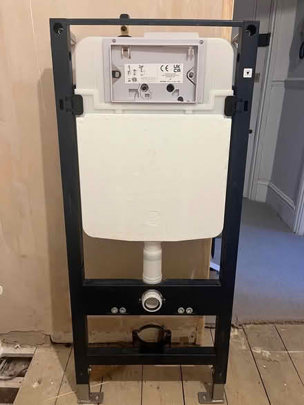 Photo of free Crosswater toilet cistern (Shoreditch E2) #1