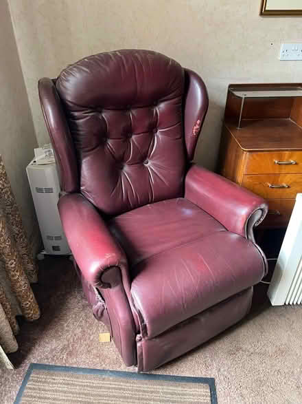 Photo of free leather rise and recline mobility chair (Headington OX3) #1