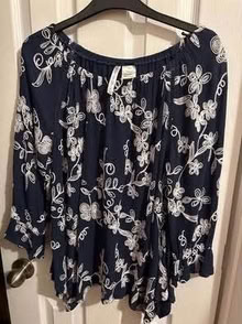 Photo of free Ladies navy print top blouse Small (L5L 5P5) #1