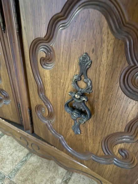 Photo of free vintage bassett china cabinet (Woodside, NY) #4