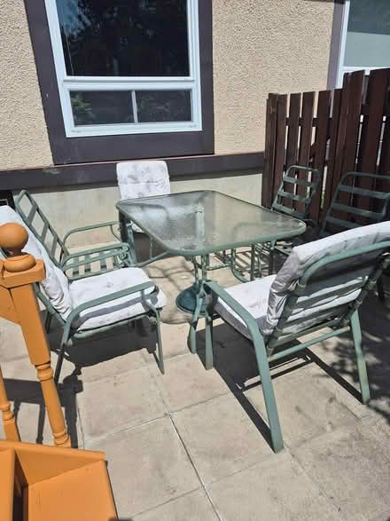 Photo of free Table de jardin (Chatelain village) #2