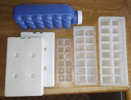 Photo of free Ice paks and ice cube trays (Corfe Mullen BH21) #1