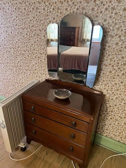Photo of free chest of drawers with mirror (Headington OX3) #1