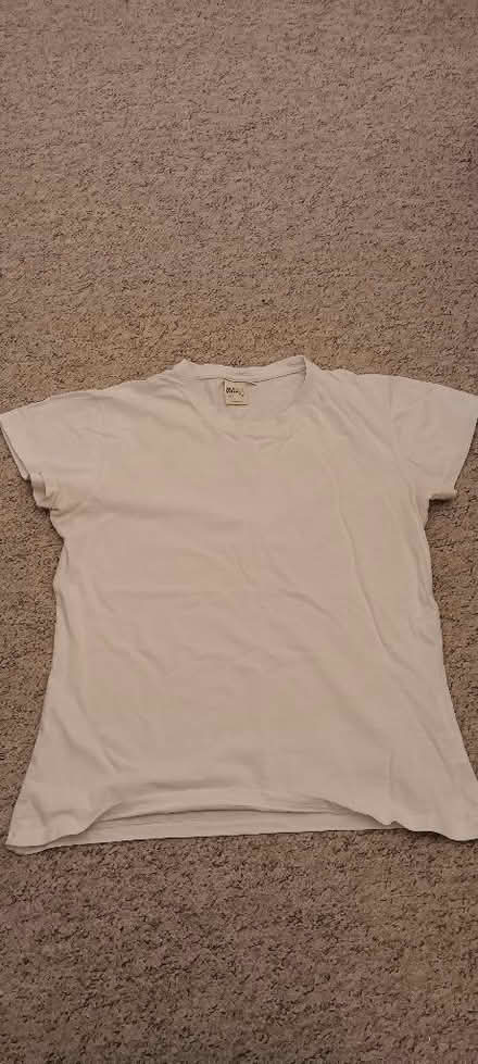 Photo of free Plain white tee (Fenny Stratford MK2) #1