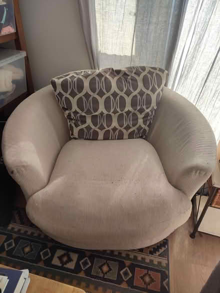 Photo of free swivel chair (Emsworth) #1