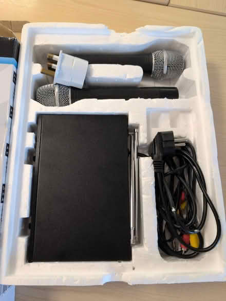 Photo of free VHF wireless microphone system (BD8 Girlington) #2