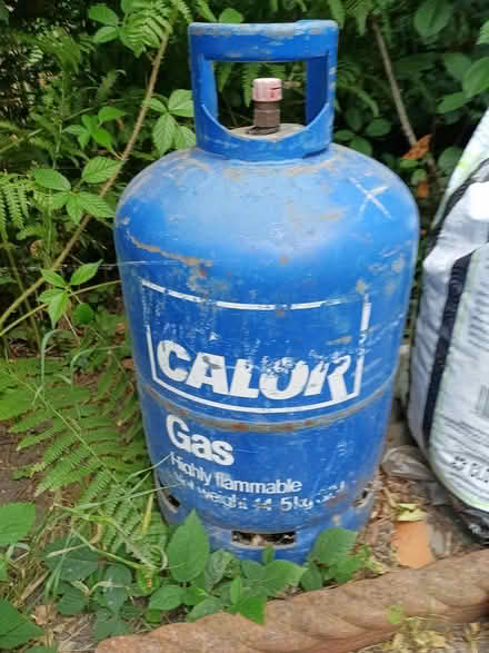 Photo of free Calor gas bottle and regulator (Grenoside S35) #1