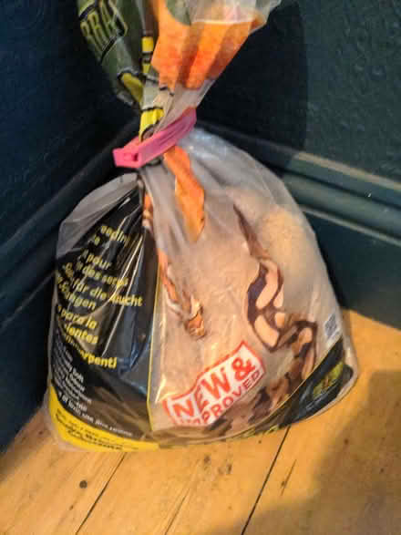 Photo of free half a bag of snake bedding (Hartington Road BN2) #1