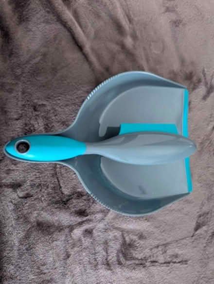 Photo of free Rubber dust pan set for hair (Allerton BD15) #1