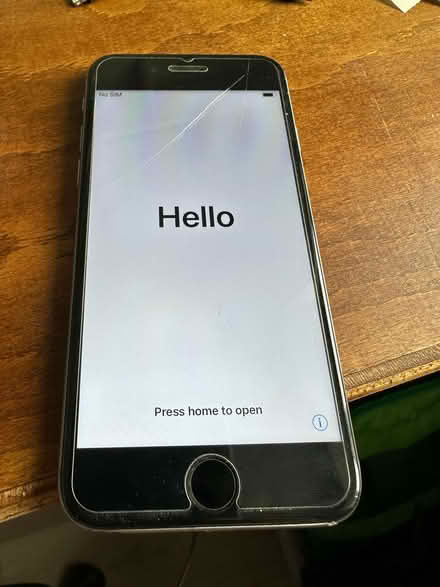 Photo of free iPhone SE (Ware SG12) #1