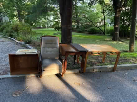 Photo of free Curb Alert: Furniture (Croton-on-Hudson) #1